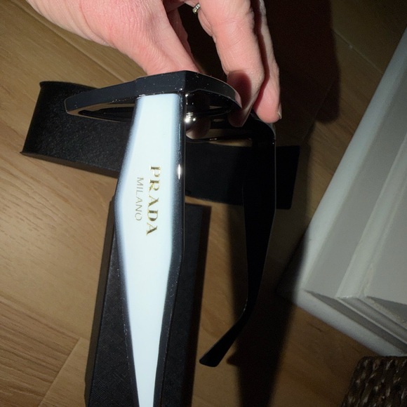 Prada sunglasses - Picture 4 of 5